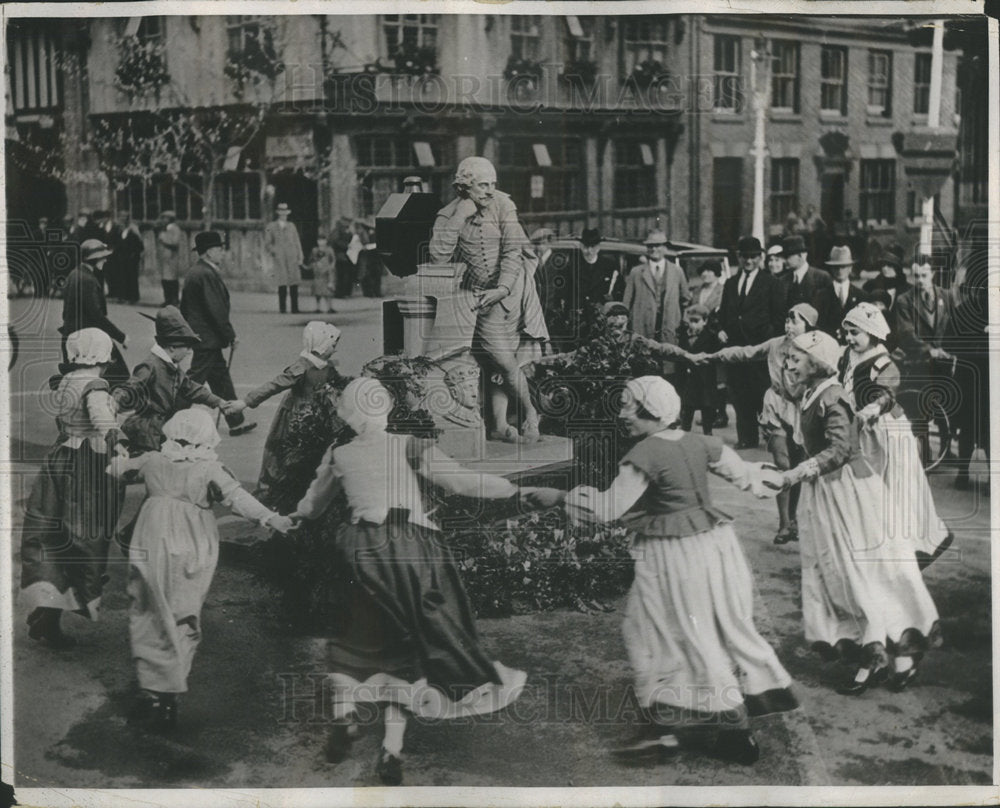 1932 Press Photo Celebration Marks Unveiling of Shakespeare Memorial - Historic Images