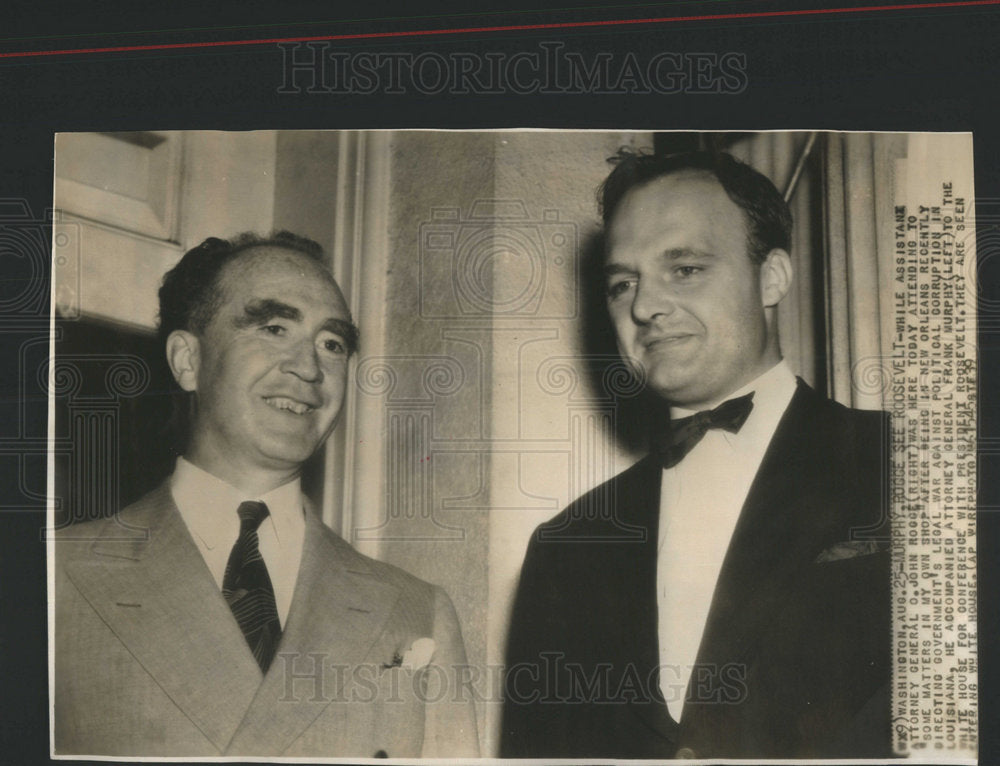 1939 Press Photo John Rogge Attending To Some Matters My Own Shoe In NewOrleans - Historic Images