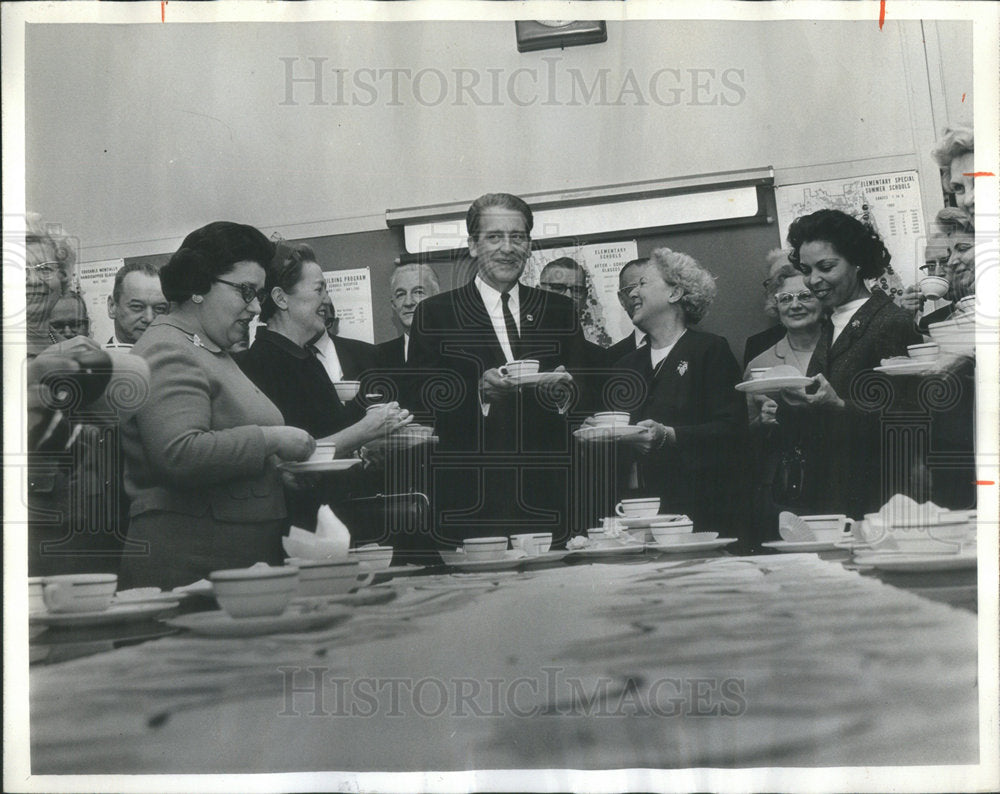 1966 Press Photo James F Redmond American Superintendent Schools Chicago Mich - Historic Images