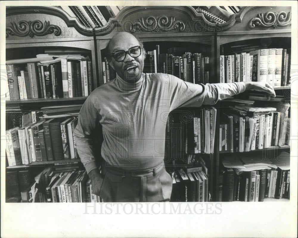 1983 Press Photo Dempsey Travis BestSelling Author History Of Black Jazz In Home - Historic Images