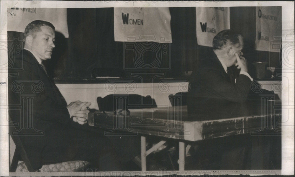 1963 Press Photo Percy Hayes Robertson Careully Avoid Having To Talk One Another - Historic Images