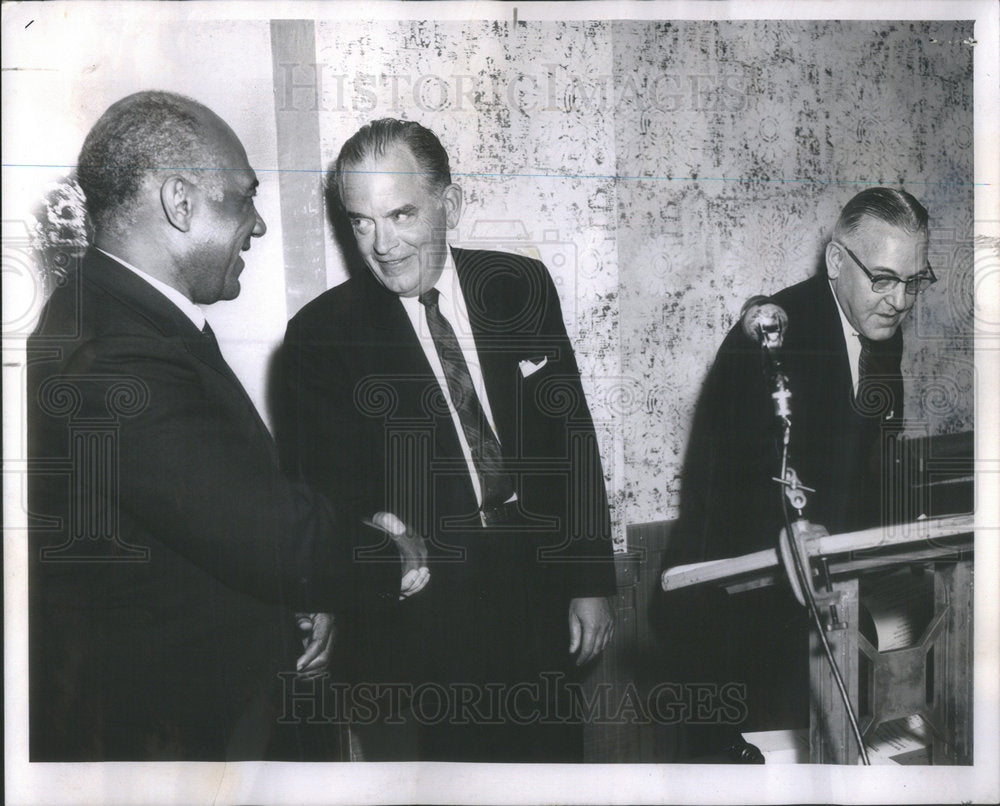 1962 Press Photo Hayes Robertson county chairman Euclid Taylor Bismarck Hotel - Historic Images