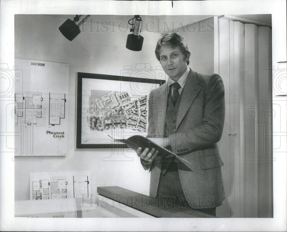 1977 Press Photo Ian Robertson Businessman - Historic Images