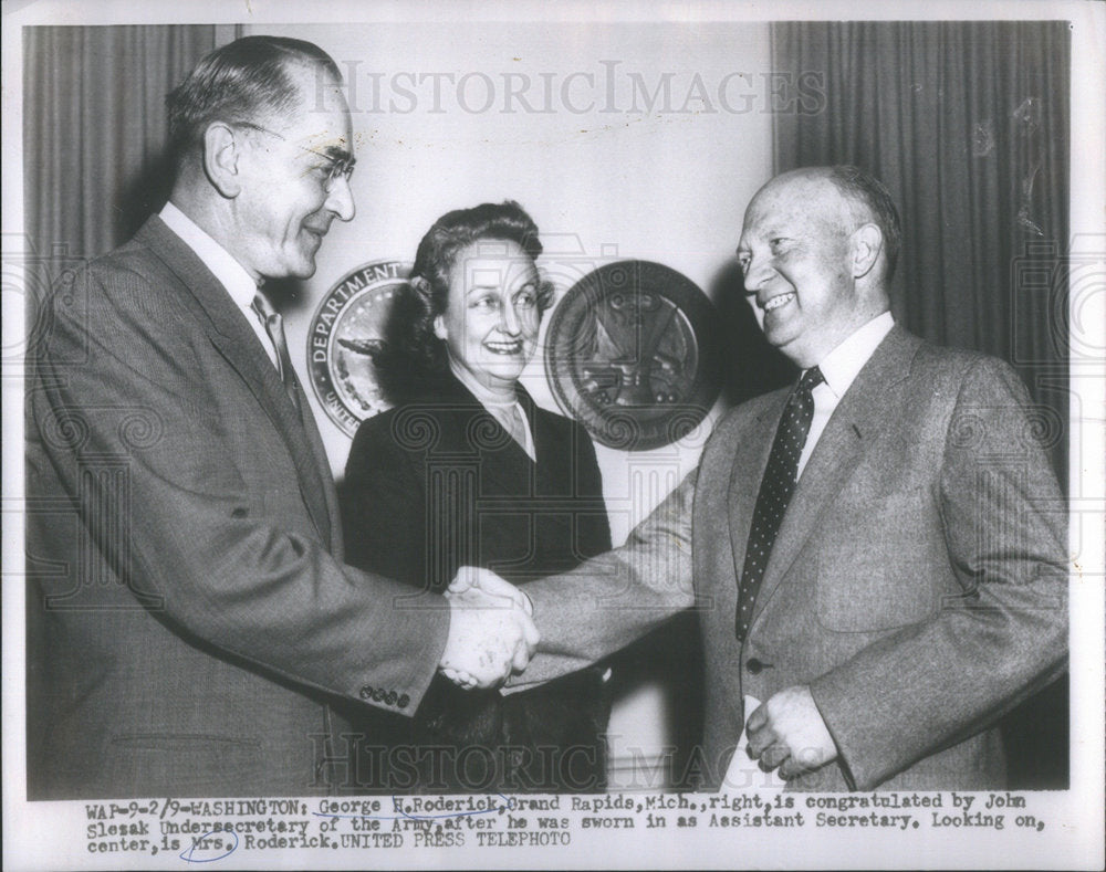 Press Photo George Roderick Assistant Secretary John Slesak Underesecretary Army - Historic Images