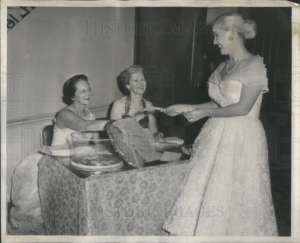 1953 Society Margaret Etter Creche Soiree de Beaute - Historic Images