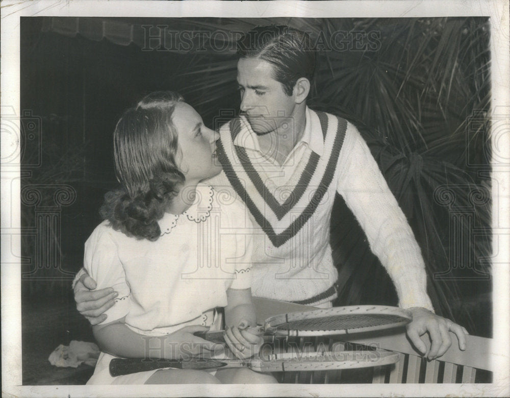 1946 Press Photo Bobby Rigg Tennis Amateur With Wife Catherine Fischer At Miami - Historic Images