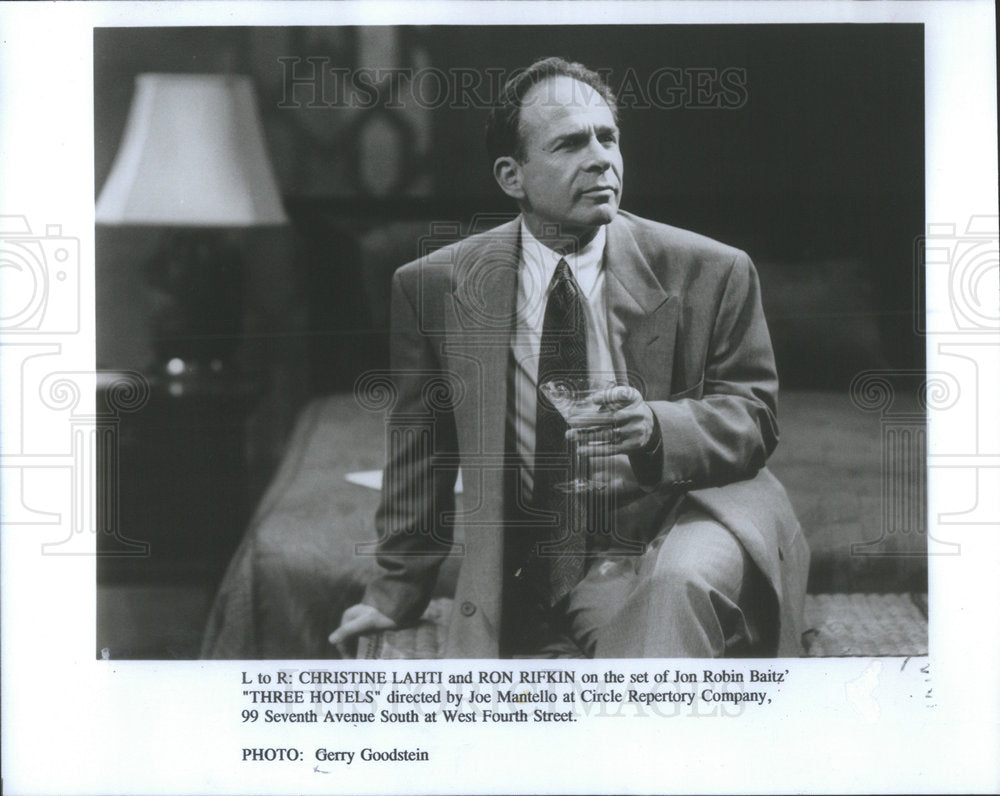 1993 Press Photo Actor Ron Rifkin Three Hotels Play Circle Repertory Company - Historic Images