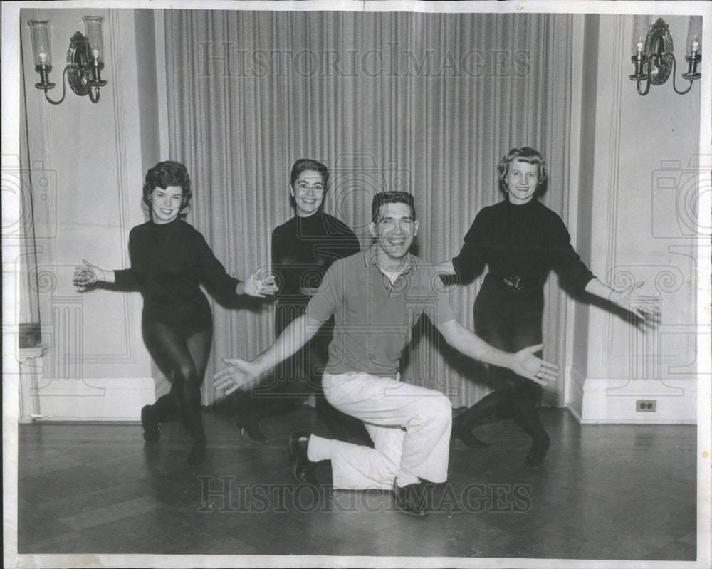 1963 Press Photo KEN PHILLIPS YOUNG WOMAN'S AUXILIARY WOMAN'S CLUB - Historic Images