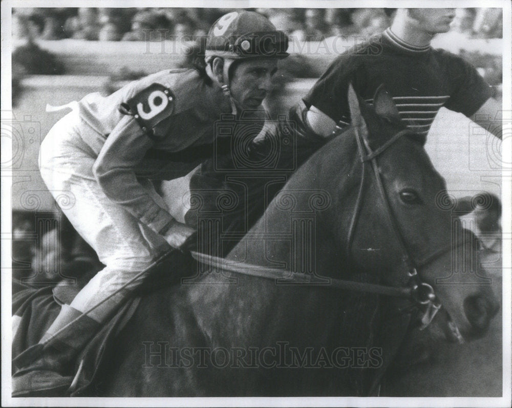 1971 Press Photo Seven-Year-Old Runner Seen Here with Jockey Anthony Rini Up - Historic Images