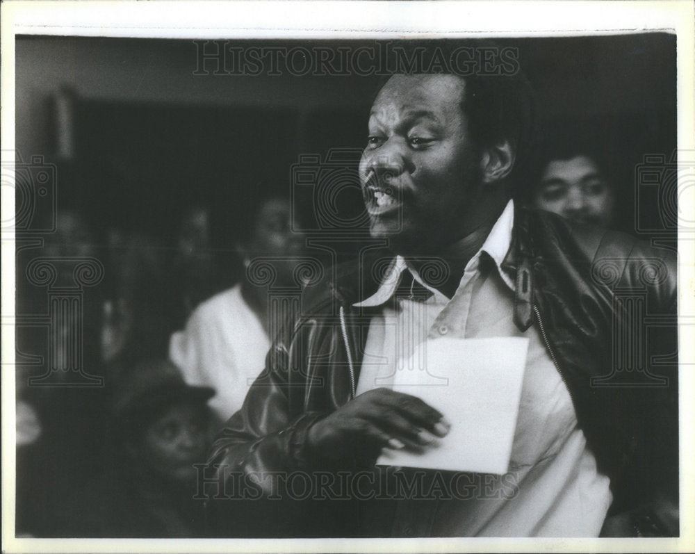 1985 Press Photo Carlos Roberts CHA Resident and Community Leader - Historic Images