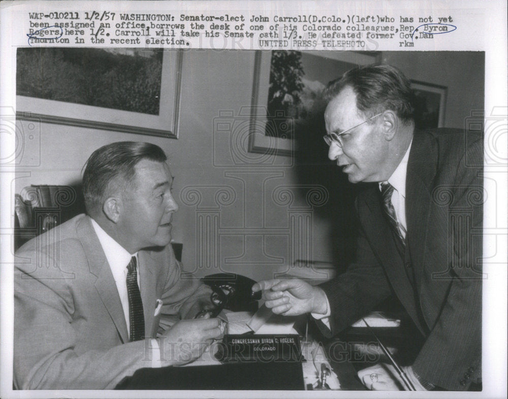 1957 Press Photo John Carroll Not Yet Assigned Office Borrows Desk Of Rogers - Historic Images