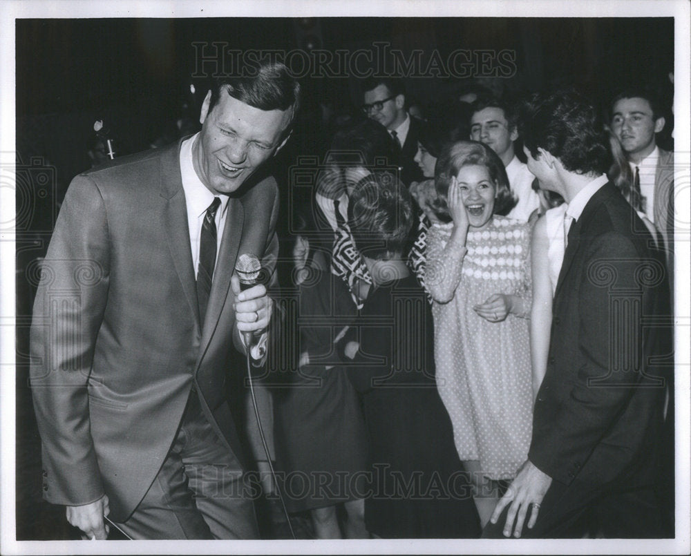 1967 Press Photo Don Phillips WLS Disc Jockey - Historic Images