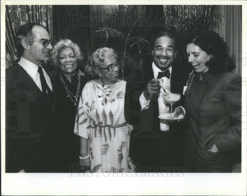 1982 Press Photo Urban Gateway Marshall Field Anniversary Honoring Jessie Woods - Historic Images