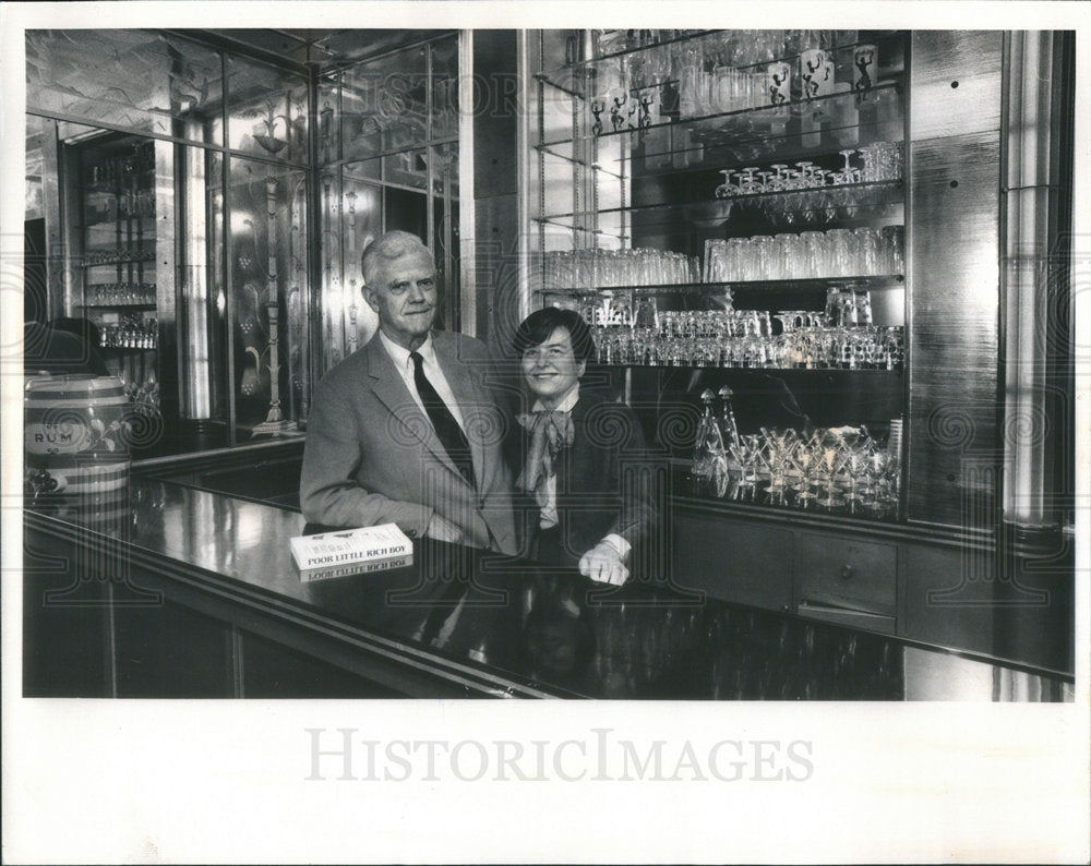 1985 Press Photo Arthur Veysey And Gwen Morgan At Catigny Col McCormick Mansion - Historic Images