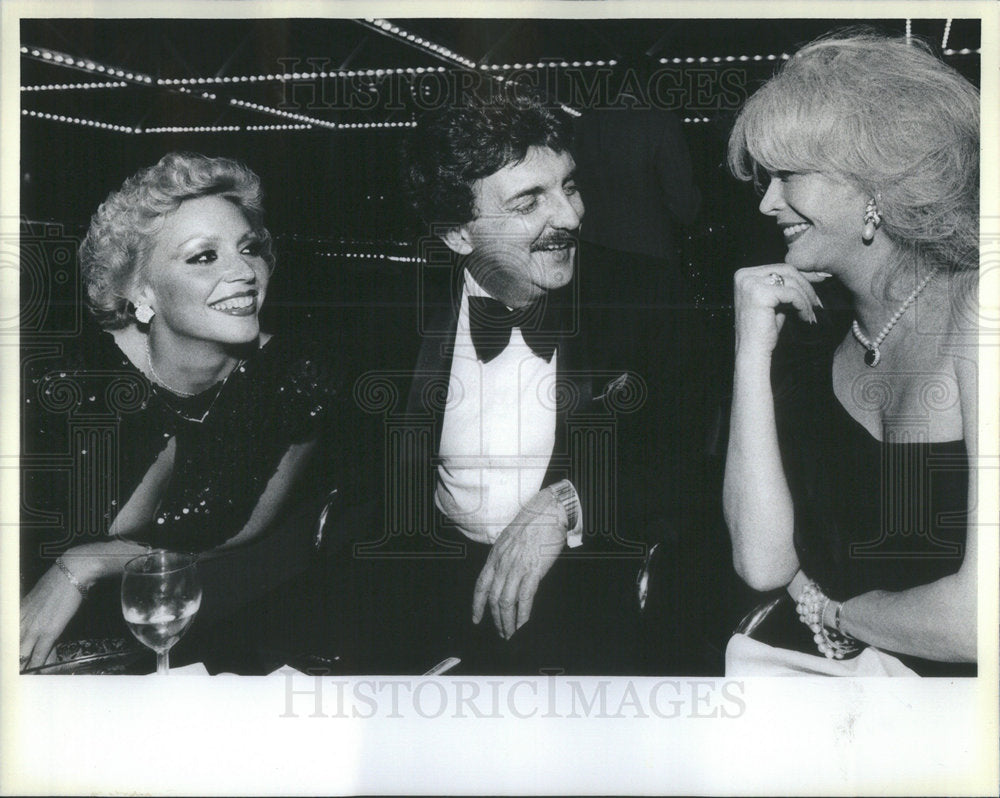 1984 Press Photo Monique Van Cooren with Nancy Salman and Ernie Rizzo - Historic Images