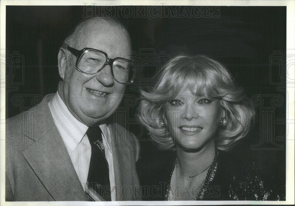 1981 Press Photo Monique Vooren Chat With Sportscaster Brickhouse At Party - Historic Images