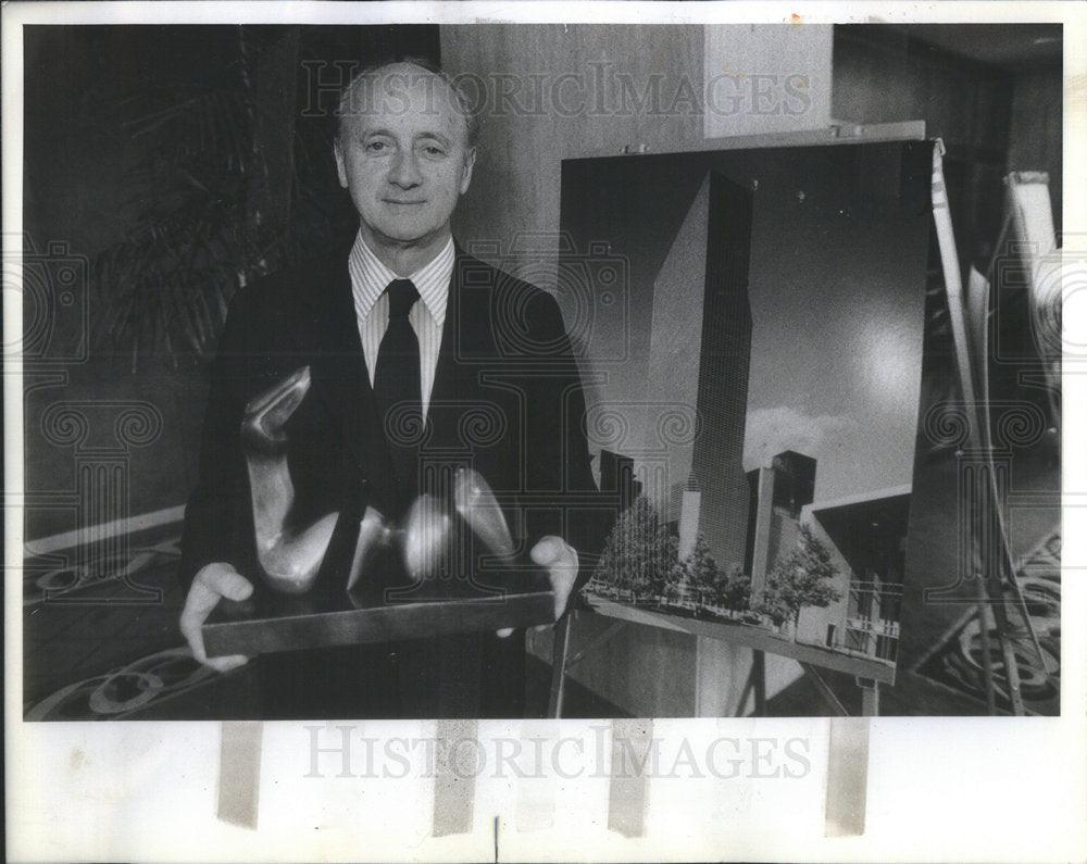 1982 Press Photo Kevin Roche with the Pritzker Architecture Prize - Historic Images