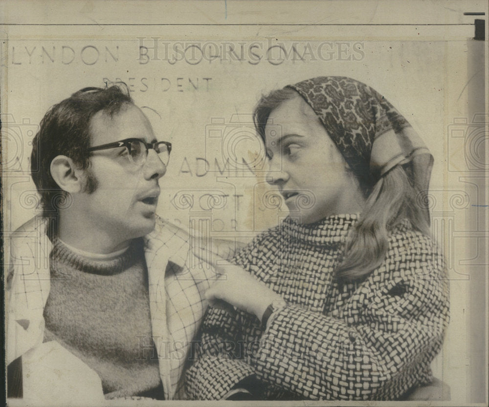 1971 Mr And Mrs Scoblick Indicted For Bomb-Kidnapping - Historic Images