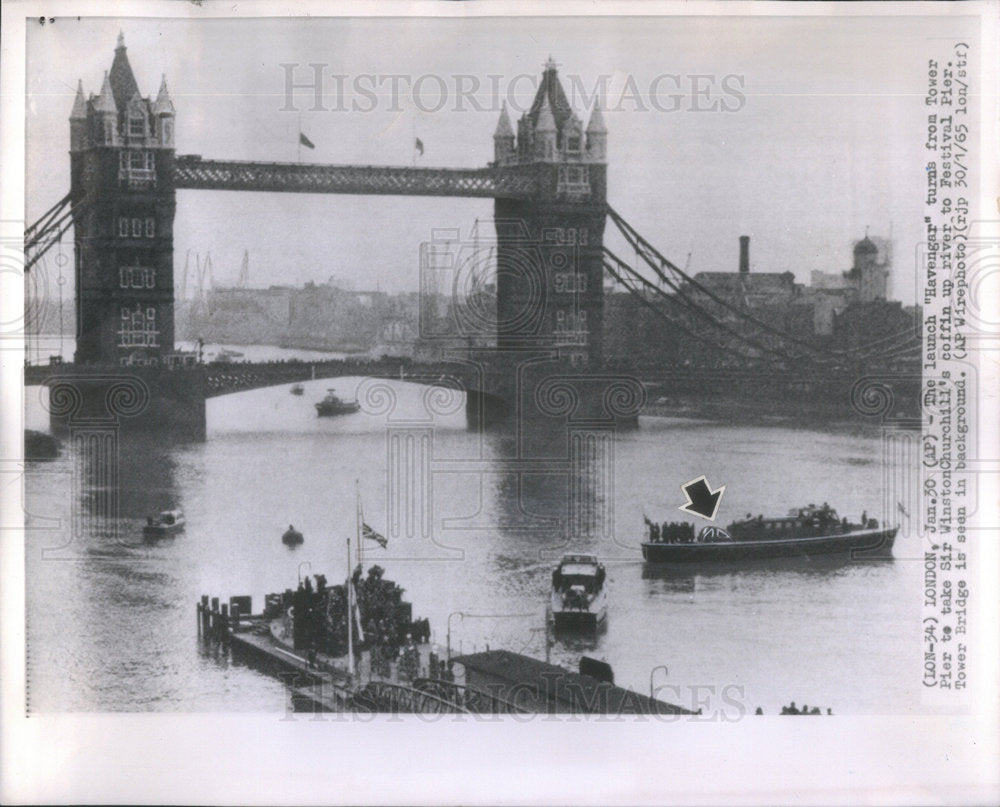 1965 The launch Havengar carrying Sir Winston Churchill&#39;s coffin - Historic Images