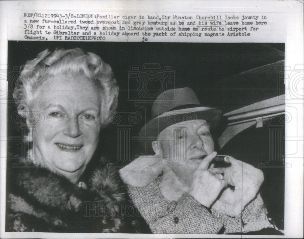 Press Photo Sir Churchill Smoking Cigar With Wife Leaving Home For Holiday - Historic Images