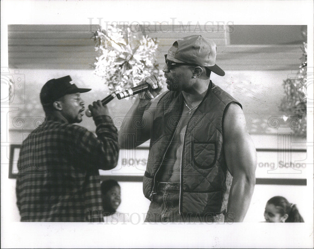 1994 Press Photo Slick Boys Performing Before Students - RSC54089 - Historic Images