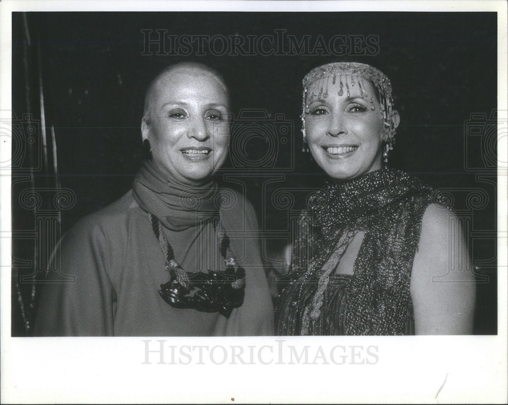 1982 Press Photo ceramic designer Arlene Rezman Maxene North Red Mask Ball - Historic Images