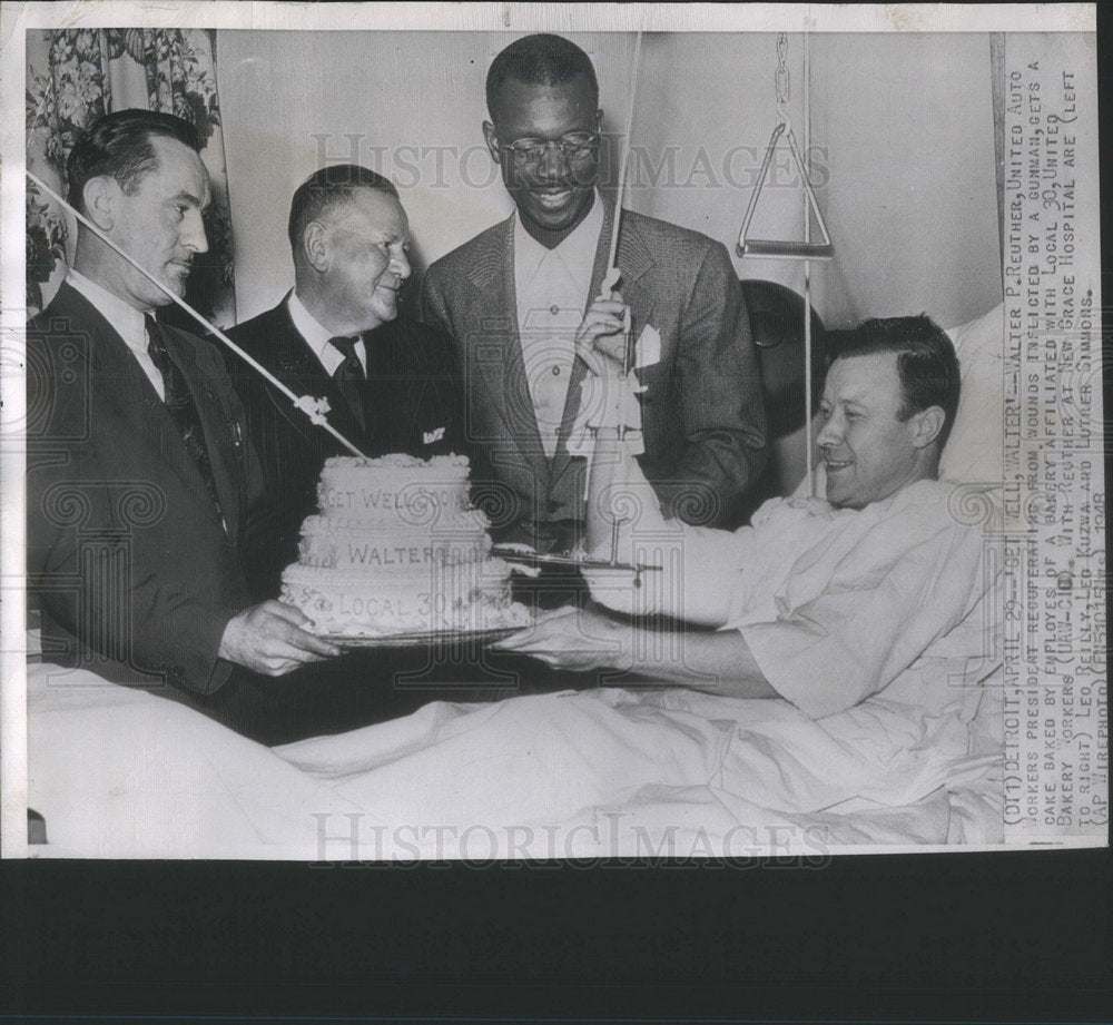 1948 Press Photo Walter Reuther United Auto Workers president wounds gunman - Historic Images