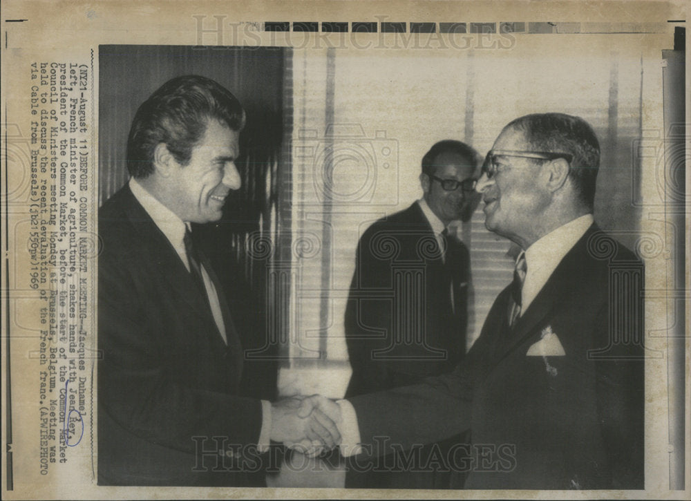 1969 Press Photo Duhamel Shakes Hands With Jean Rey Before Meeting At Belgium - Historic Images