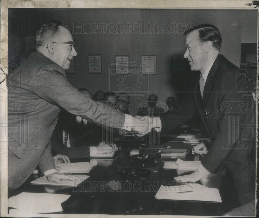 1958 Press Photo Louis Seaton General Motors United Auto Workers Walter Reuther - Historic Images