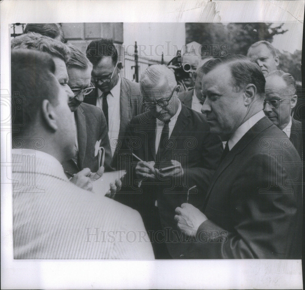 1962 Walter Reuther Talks With Newsmen And Kennedy On Leaving House - Historic Images