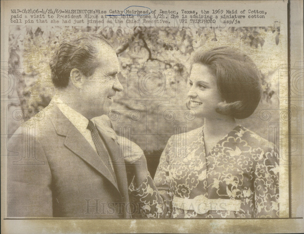 1969 Cathy Muirhead 1969 Maid Of Cotton Visits President Nixon - Historic Images