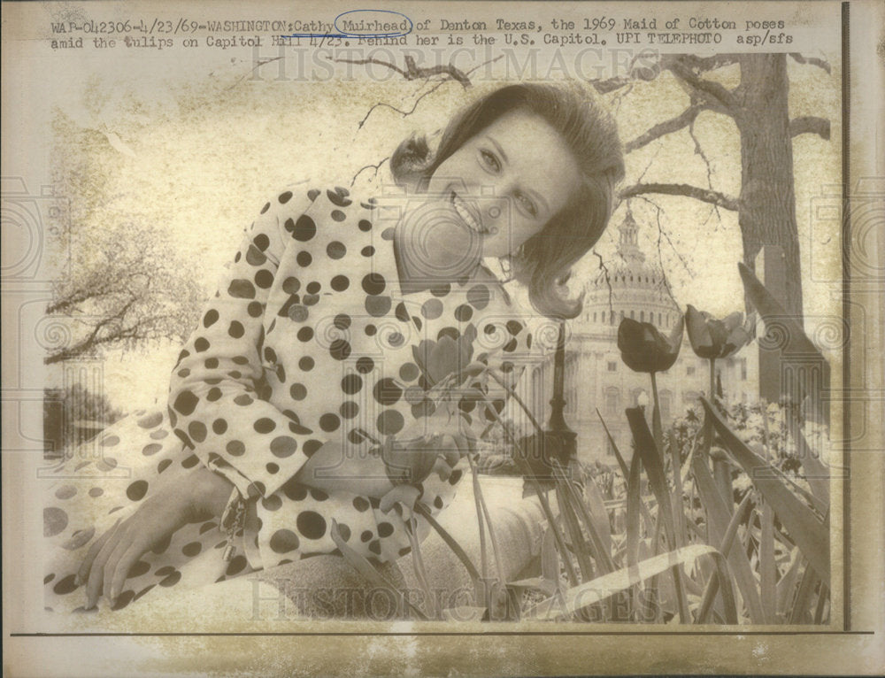 1969 Maid Of Cotton Cathy Muirhead Posing At US Capitol - Historic Images