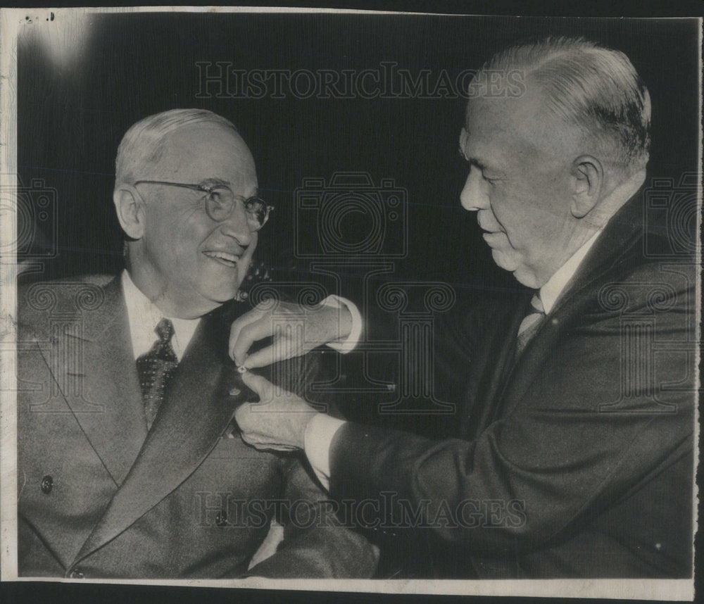 1950 George Marshall Pins Red Cross Button On President Truman - Historic Images