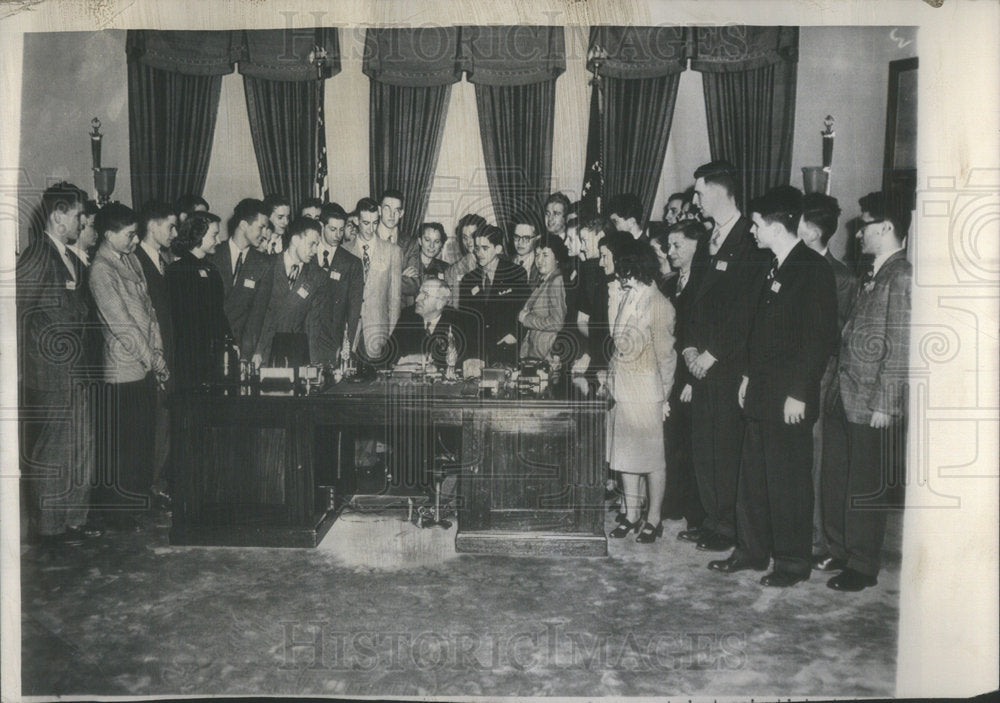 1949 Pres. Truman with 40 winners in science talent search - Historic Images