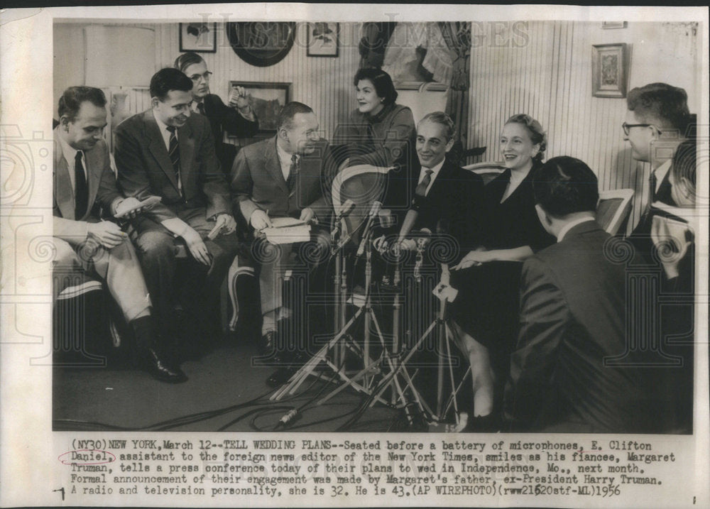 1956 Press Photo E. Clifton Daniel with fiancée Margaret Truman - Historic Images