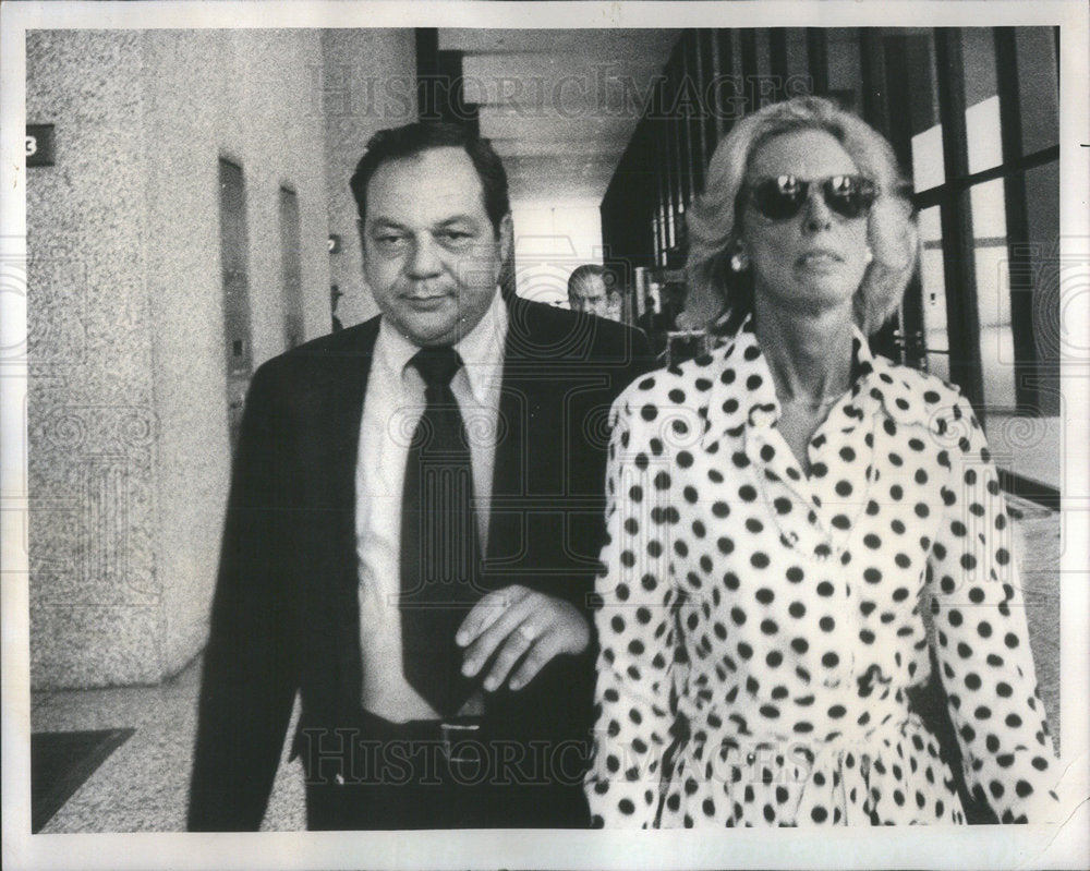 1976 Ex-State Rep Frank North (R - Rockford) exits federal building - Historic Images