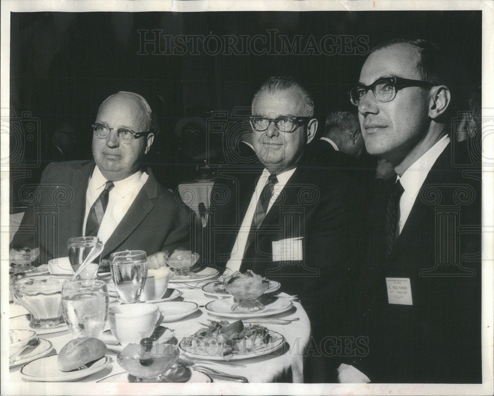 1965 Press Photo George Norton Jr VP Continental Ill Nat&#39;l Bank And Reed Parker - Historic Images