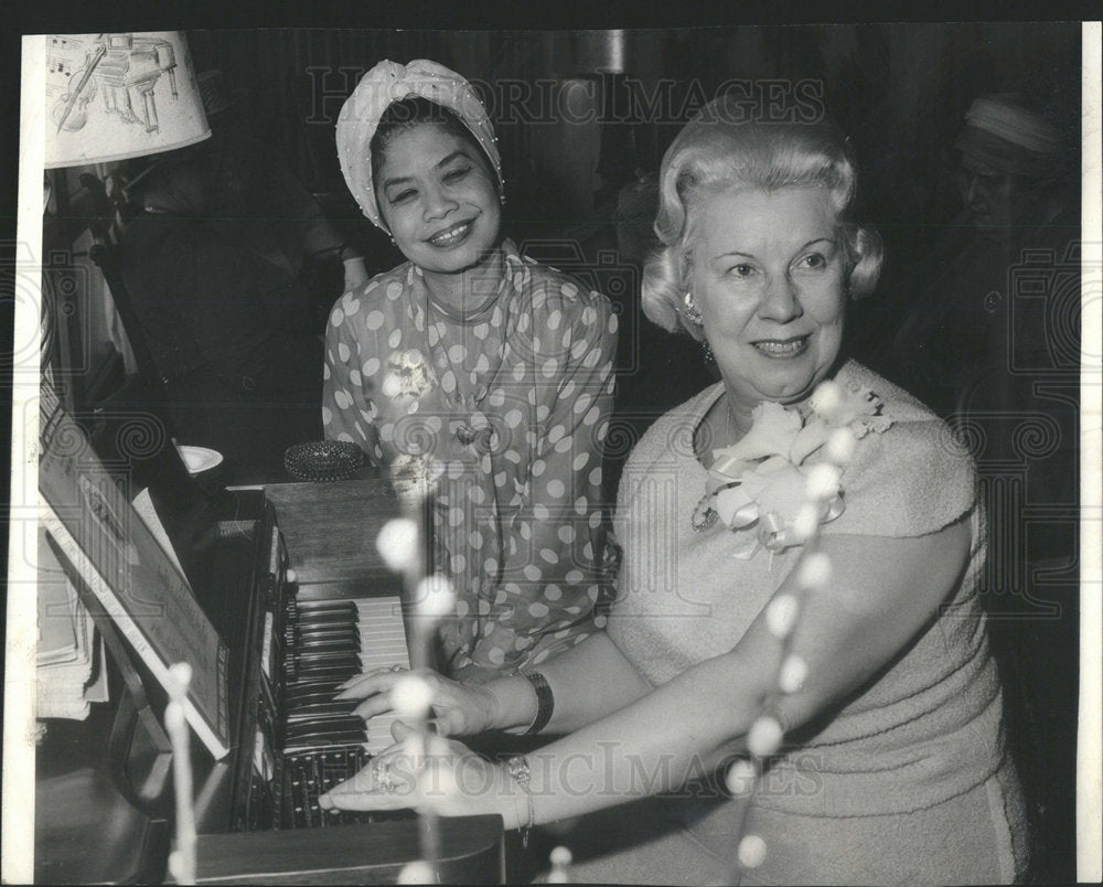 1964 Mrs Donald Noble Plays Organ Thailand's Princess Rudi Voravan - Historic Images