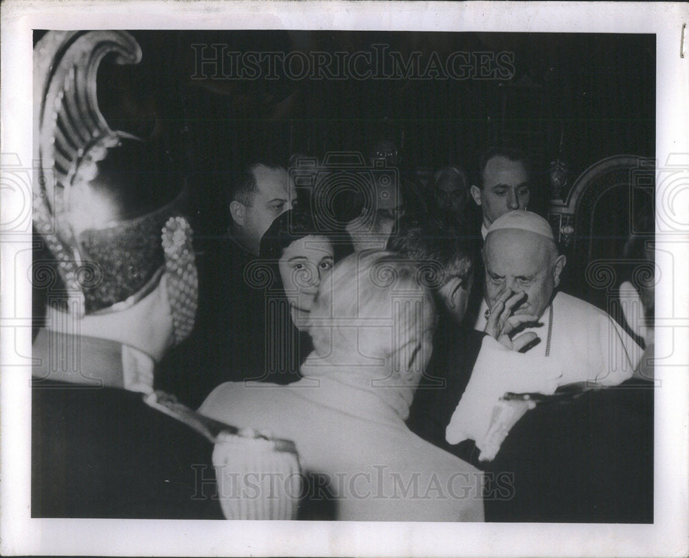 Press Photo Pope John And M Norian In A Crowd - Historic Images