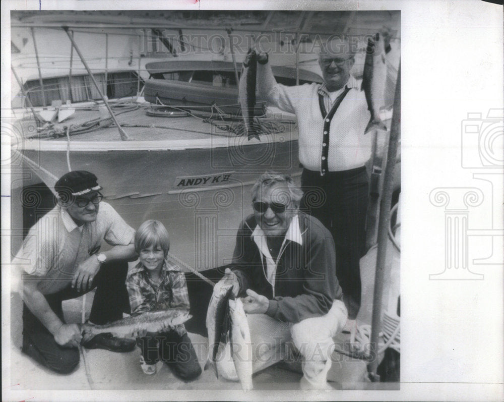 1975 Press Photo Forrest Tucker And Son Catch Fish - Historic Images