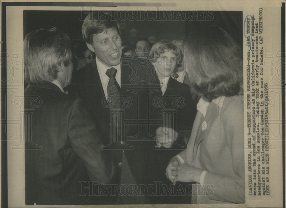 1976 Press Photo Senator John Tunney Greets Supporters LA Campaign Headquarters - Historic Images
