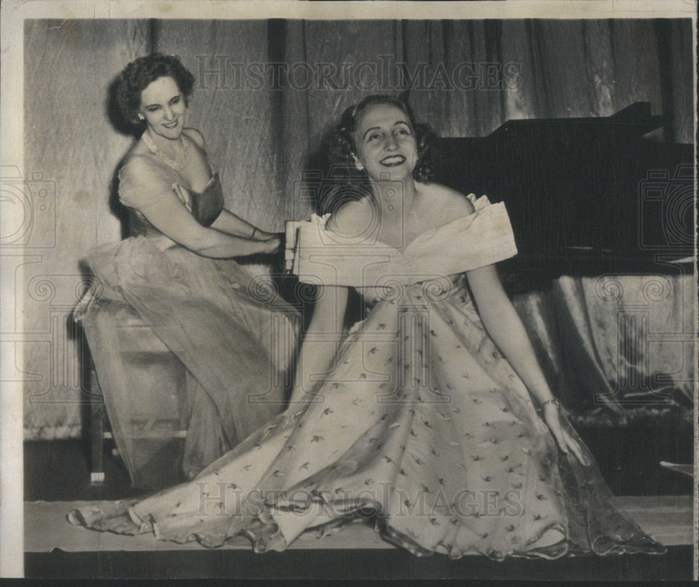 1947 Margaret Truman, Mrs. Carleton Shaw concert recital - Historic Images