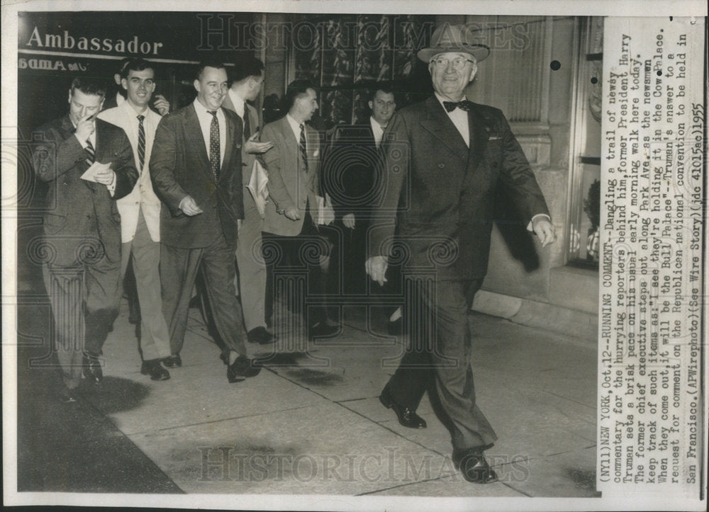 1955 Press Photo President Harry Truman Early Morning Walk Reporters - Historic Images