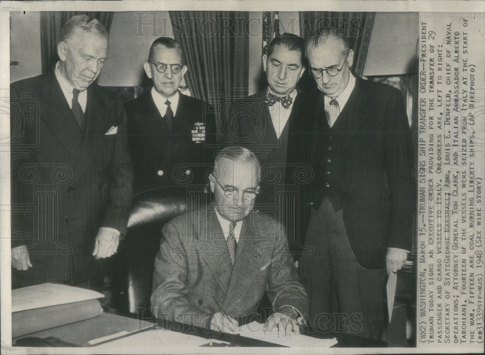 1948 Press Photo President Truman Sign Executive Order Sec. State George Marshal - Historic Images