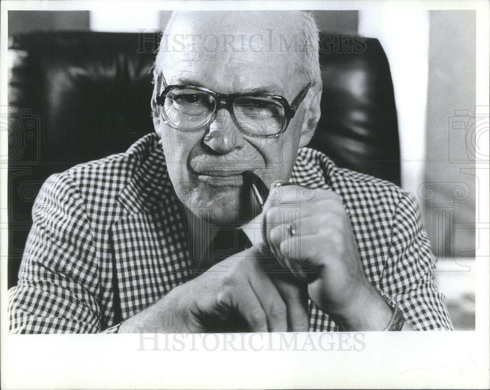 1982 Press Photo Ronald Riddle, Chancellor of U of I Circle Campus - Historic Images