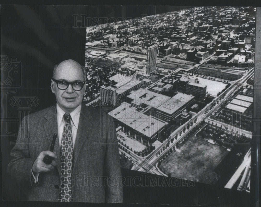 1976 Press Photo Donald Riddle University of Illinois Chicago Chancellor - Historic Images