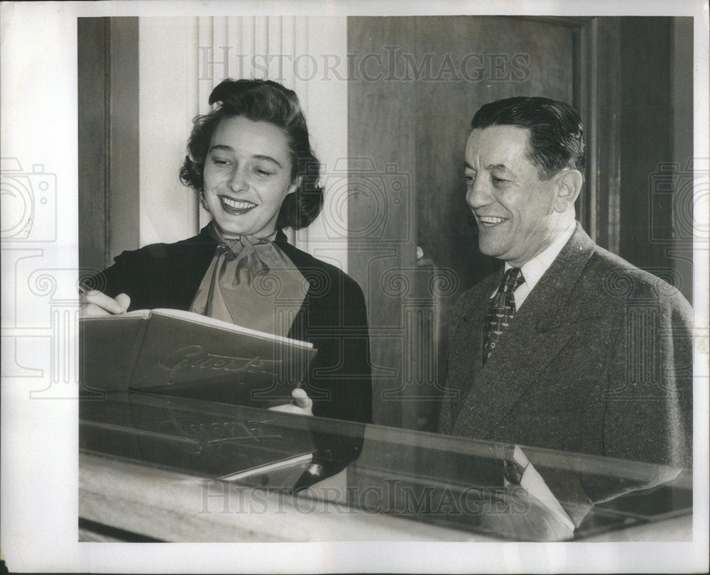 1953 Press Photo Patricia Neal American actress Joseph Bernard - Historic Images