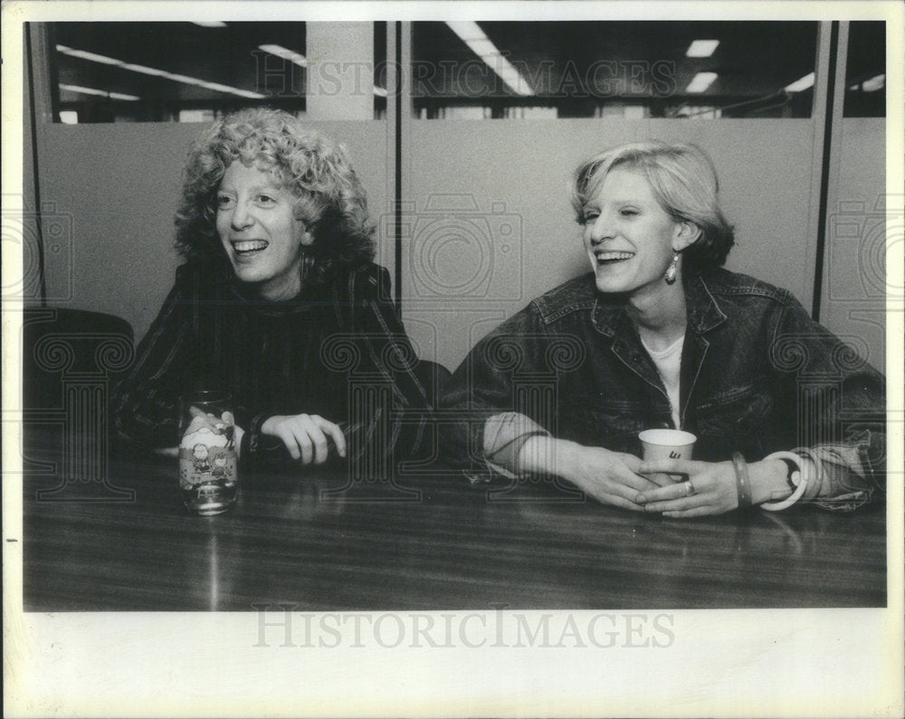 1984 Press Photo Dina and Marisa Silver sisters who made "Old Enough" - Historic Images