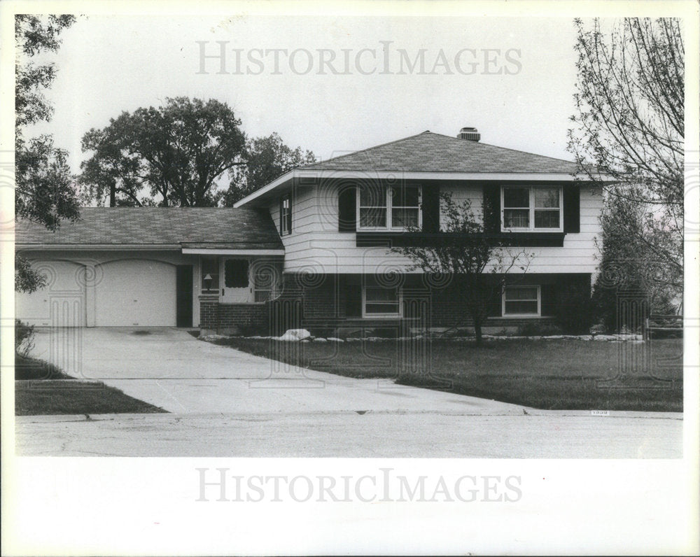 1984 Press Photo Michael Silka Alaska People Killing Hoffman Estates - Historic Images