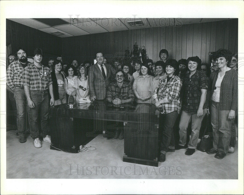 1986 Press Photo Intermatic, Inc. Employees/Sales Forecasts/Larry Wright - Historic Images